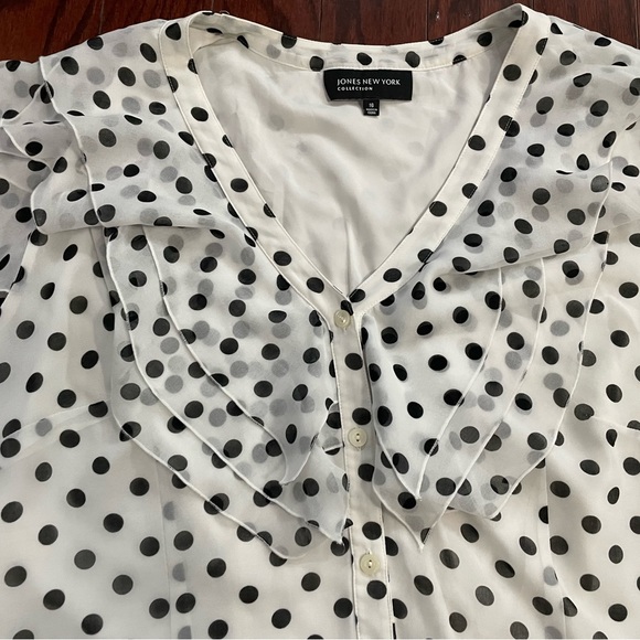 Jones New York Collection women’s blouse (white with black polka dots) - Picture 2 of 5